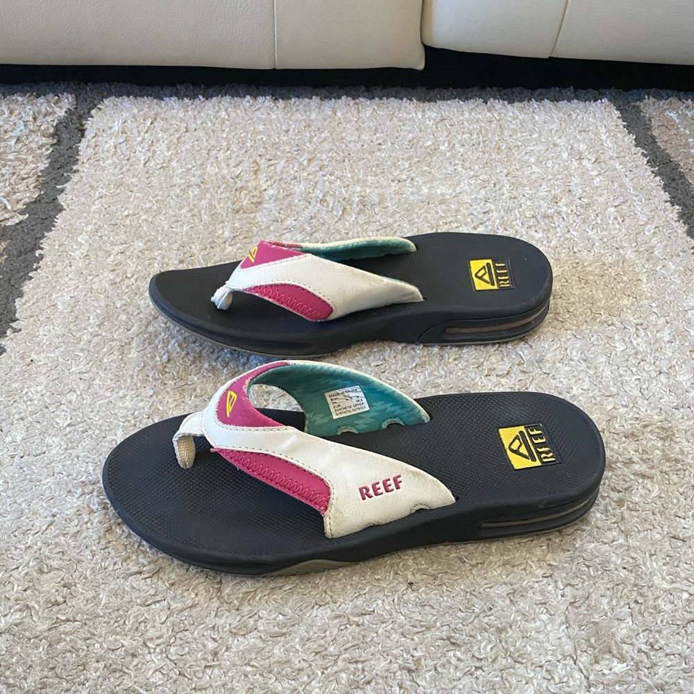 Reef flat strap rubber sandals women’s size 8